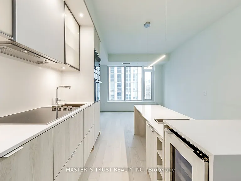 11 Yorkville Ave #2507 — Photo 8
