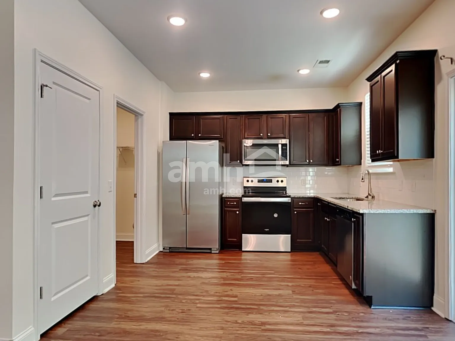 3 bed, 2.5 bath, 1420 sqft, $2,205 — Photo 3