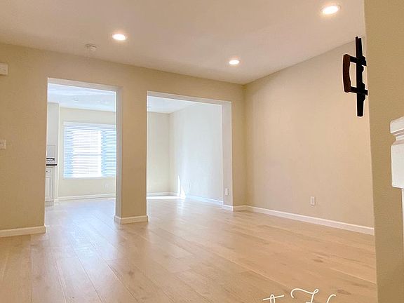 5th image of 6023 Commerce Dr #11