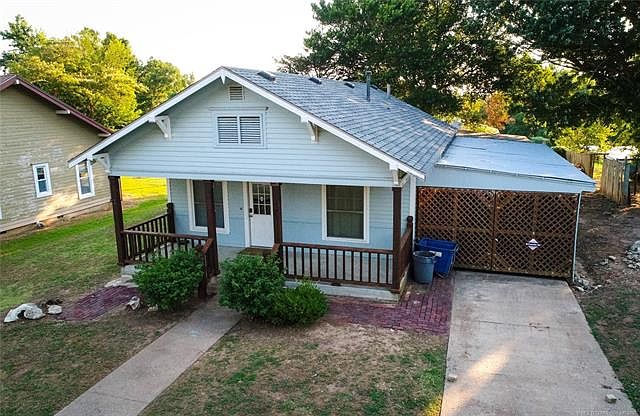 1st image of 104 Magnolia Dr