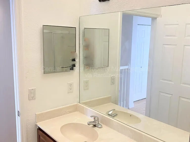 2460 Grand Central Pkwy #13 — Photo 20