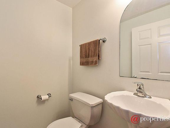 3rd image of 2932 S Wentworth Ave Unit 5SE