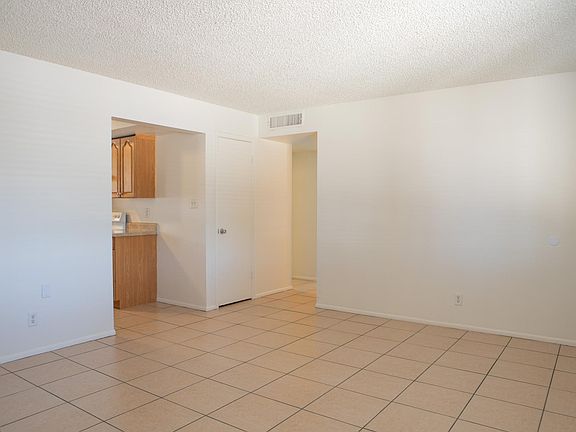 5th image of 1036 E Marigold Ln