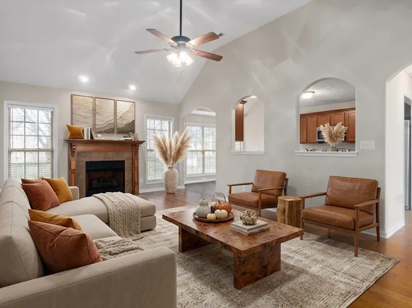 2485 Senseney Dr, Clarksville, TN 37042