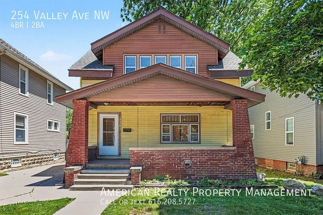 4 bed, 1.5 bath, 1527 sqft, $2,450 — Photo 1