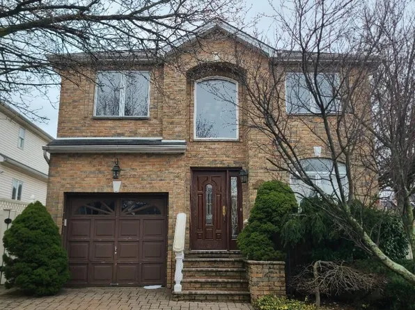 130 Covington Cir, Staten Island, NY 10312