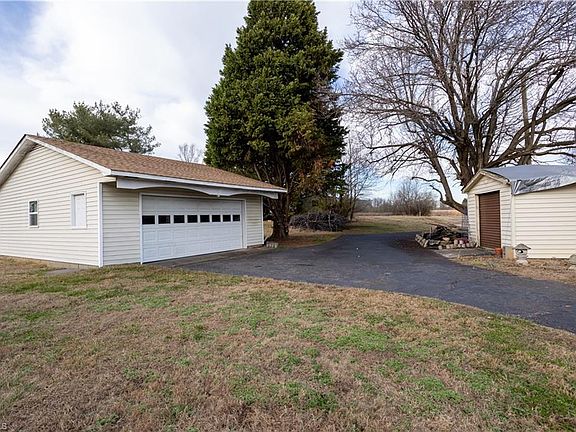 4th image of 310 Fred Sink Rd