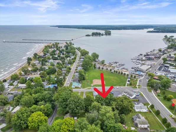 7531 Bay St, Sodus Pt, NY 14555