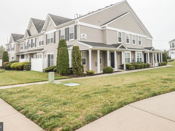 2105 Lexington Mews