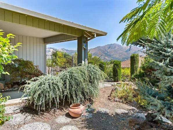 492 Oak Brook Ct, Santa Rosa, CA 95409