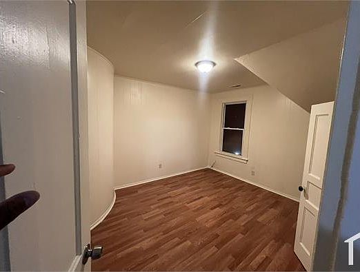 5th image of 25 Brewster St