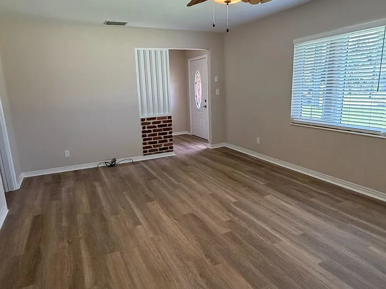 1109 W Plymouth St — Photo 12