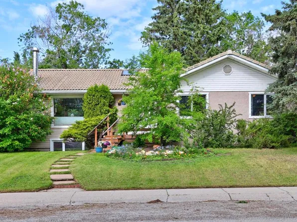 4911 E 43rd St SW, Calgary, AB T3E 3R2