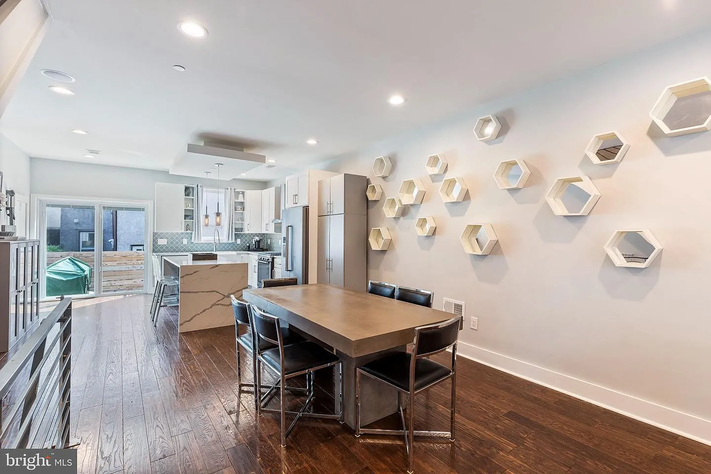 4 bed, 3000 sqft, $3,995 — Photo 3