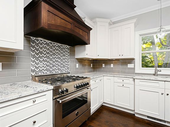 4th image of 1323 W Magnolia Ave