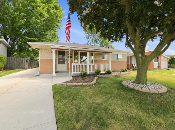 30648 Calahan Rd, Roseville, MI 48066