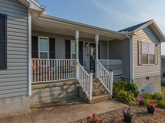 3rd image of 323 Woodland Ln
