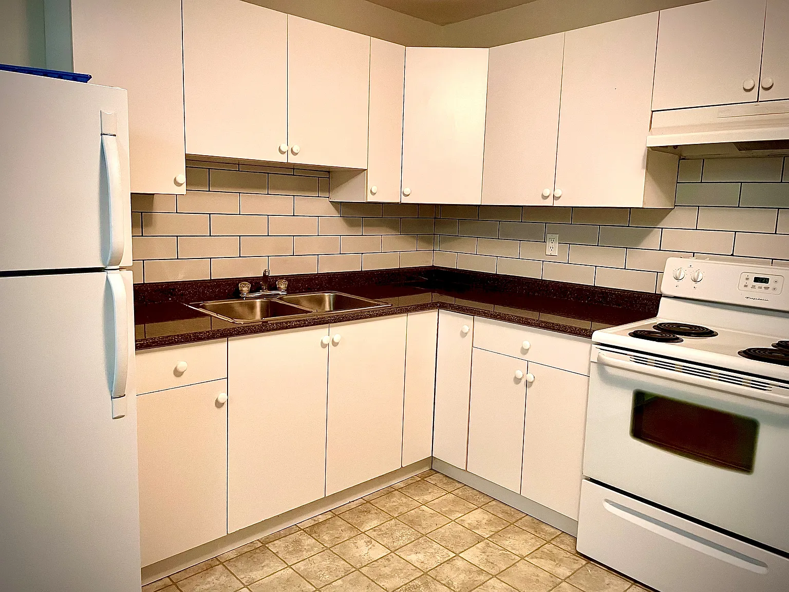 2 bed, 800 sqft, $1,600 — Photo 1