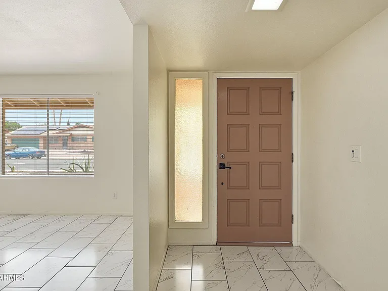 4731 W Paradise Ln — Photo 4
