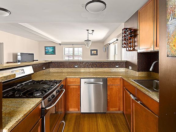 4th image of 266 W 115th St