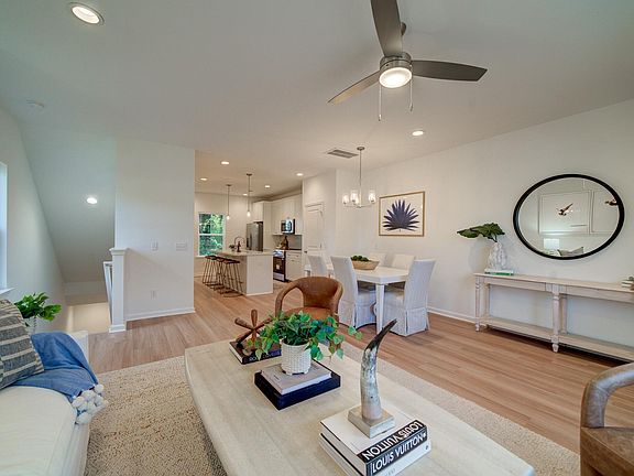 2nd image of 2067 Comstock Ave