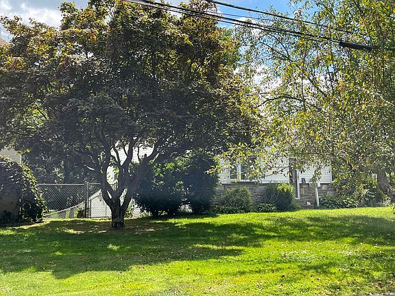 2nd image of 1411 Lake Rd