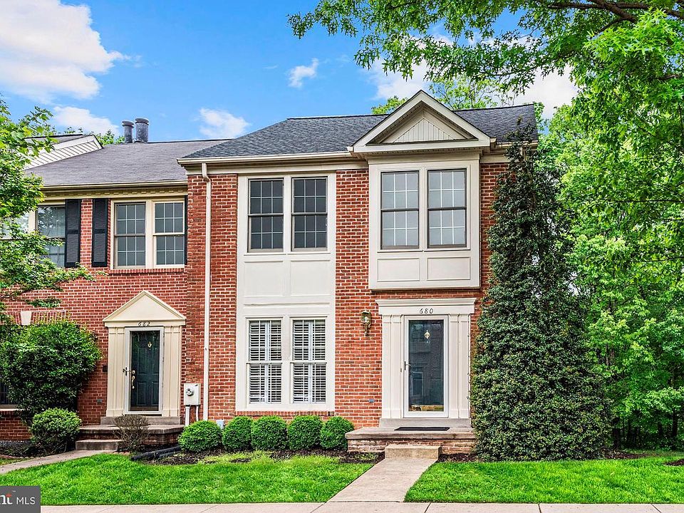 1st image of 680 Budleigh Cir
