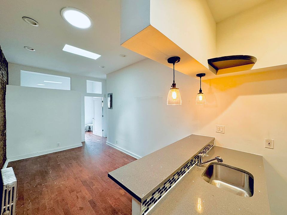 1st image of 32 Garnet St #4B