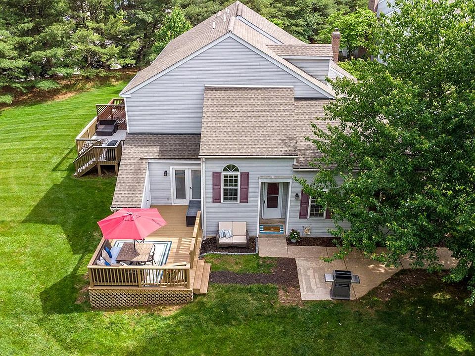 1st image of 303 Stratford Ct