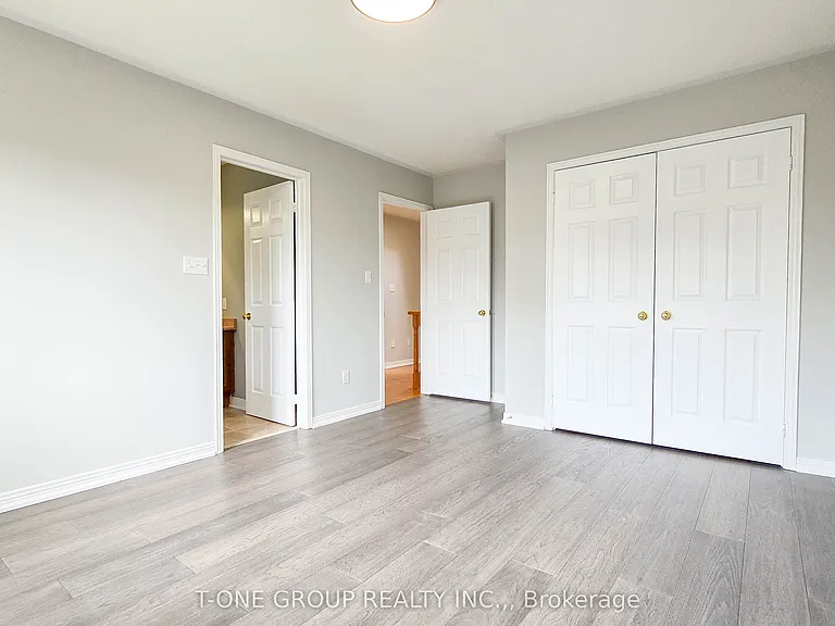 106 Castleglen Blvd — Photo 20