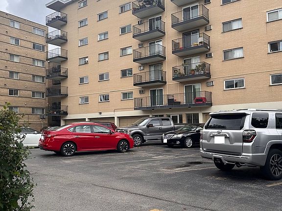 2nd image of 315 Des Plaines Ave APT 103