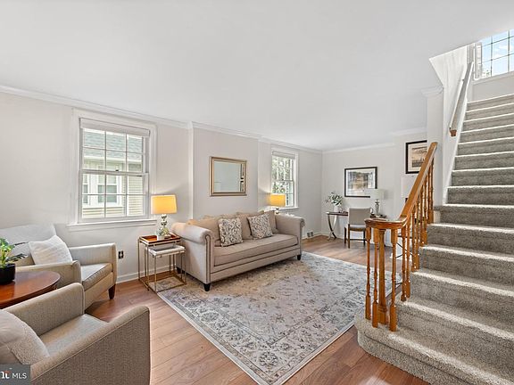 4th image of 77 Forest Rd