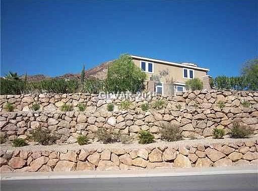 1st image of 915 White Hill Cir