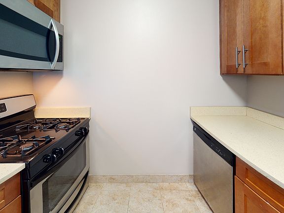 4th image of 40 Harrison St Townhouse 372A