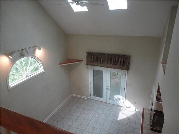3rd image of 1009 Lakemont Dr