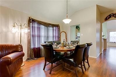 5th image of 329 Tioga Dr