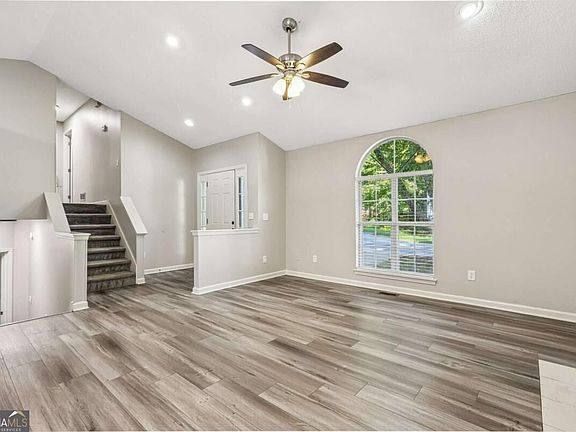 3rd image of 7380 Hunters Ridge Dr