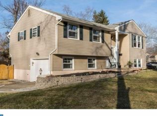 19 Summit Rd, Stratford, NJ 08084
