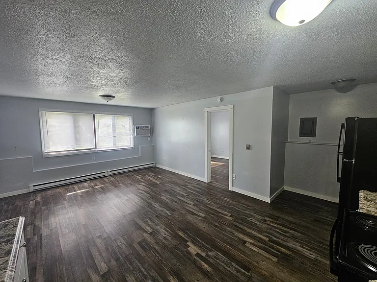 1097 Oakview Dr #5 — Photo 5