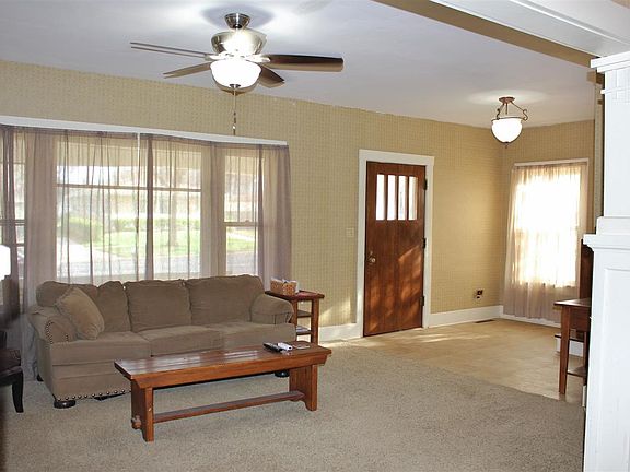 5th image of 421 W Olive Ave