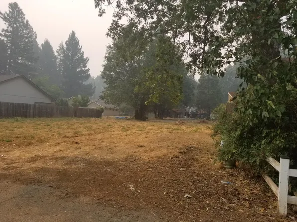 379 Wells Dr, Cave Junction, OR 97523