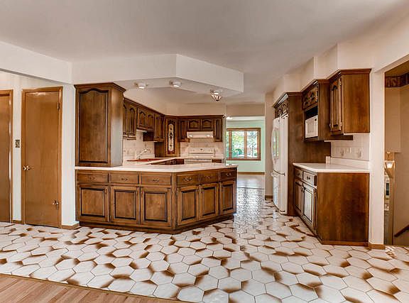 5th image of 7669 W White Pine Pl