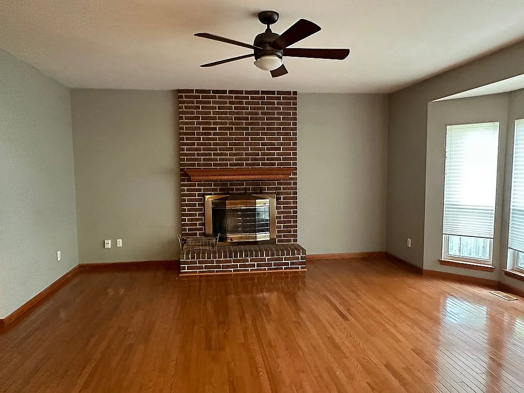 1370 Briar Creek Dr photo 1