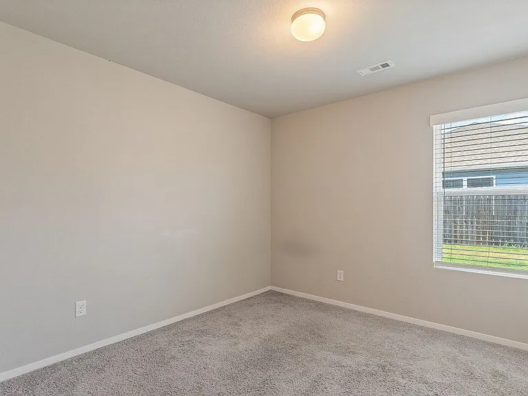 992 E Starling St — Photo 9