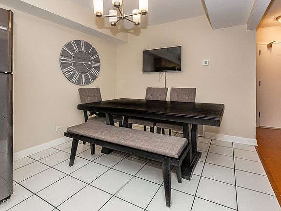 3rd image of 718 Killarney Ct APT 1C