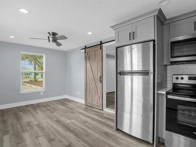 4521 Edgewater Dr #3 — Photo 4