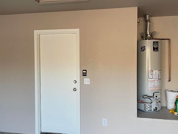 5th image of 2463 E Springfield Pl