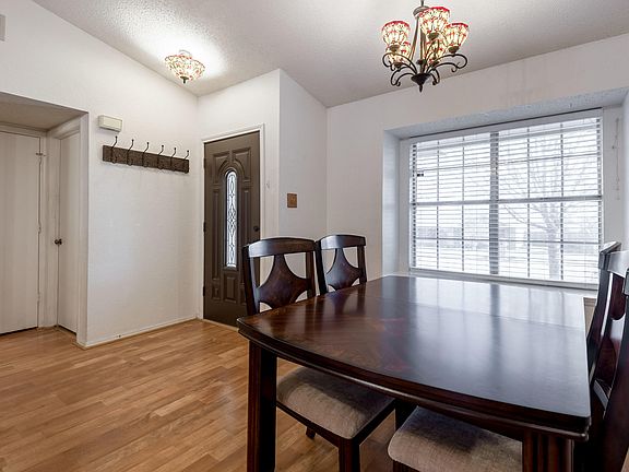 5th image of 2413 Highmont Dr