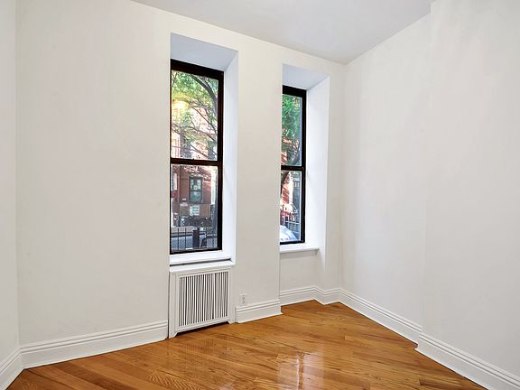 4th image of 358 W 45th St APT A