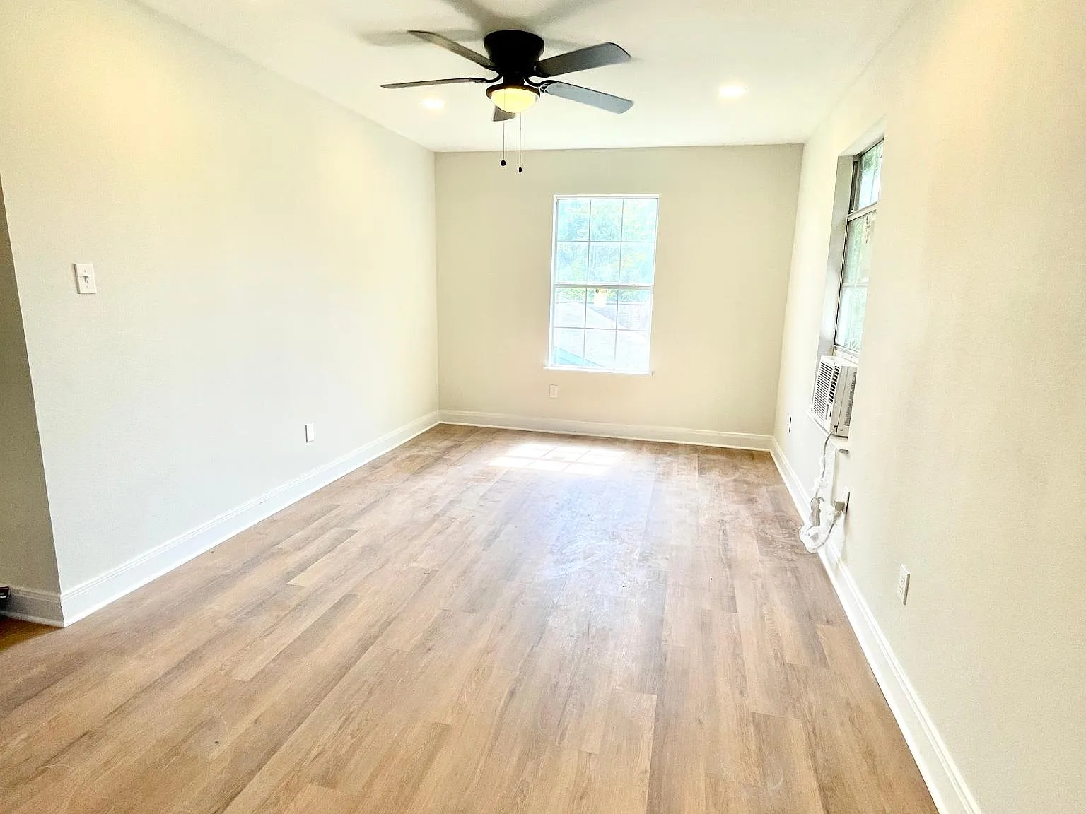 2325 Hollis St — Photo 2